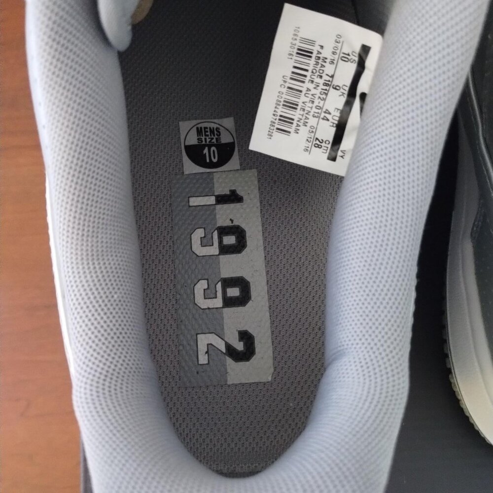 Nike - Air Force 1 Low ‘07 LV8 - Metallic Silver - Size 10 - Picture 7 of 12